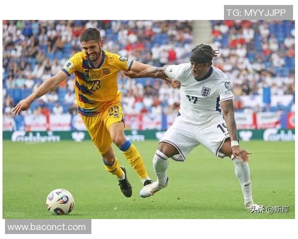 朴次茅斯与斯肯索普的激烈对决展现英格兰足球的魅力与竞争精神