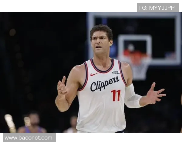 布鲁克洛佩斯的篮球传奇之路与职业生涯的辉煌成就分析